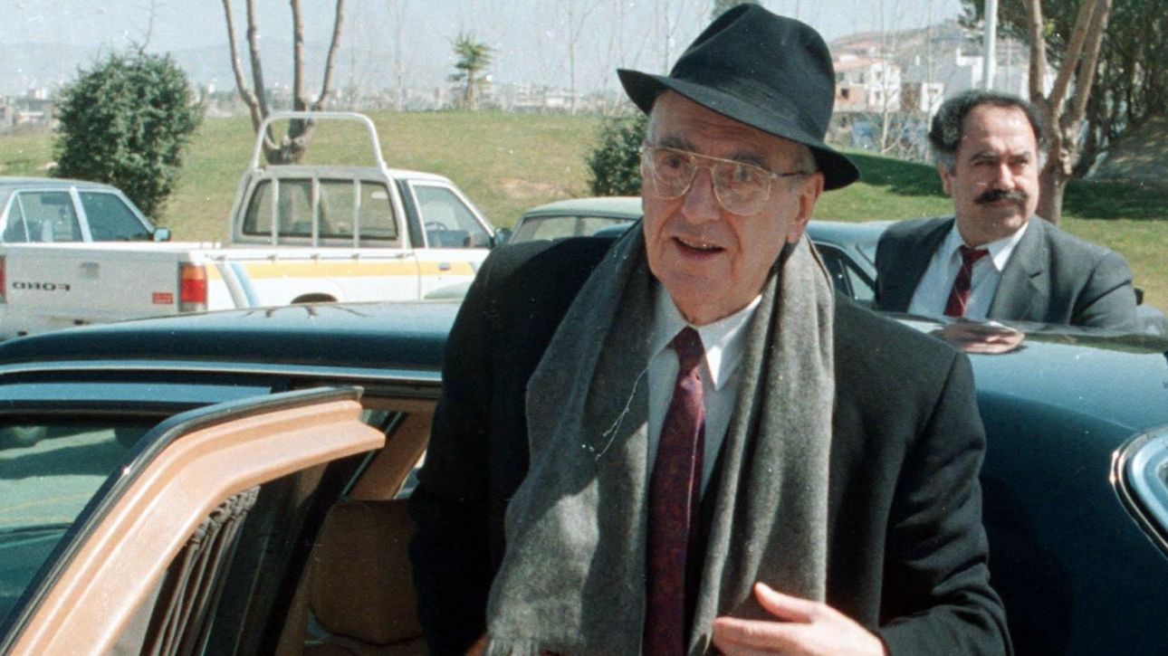 &Tau;&rho;&iota;ά&nu;&tau;&alpha; &chi;&rho;ό&nu;&iota;&alpha; &alpha;&pi;ό &tau;&omicron;&nu; &theta;ά&nu;&alpha;&tau;&omicron; &tau;&omicron;&upsilon; &Alpha;&nu;&delta;&rho;έ&alpha; &Pi;&alpha;&pi;&alpha;&nu;&delta;&rho;έ&omicron;&upsilon; - &Eta; &alpha;&nu;ά&rho;&tau;&eta;&sigma;&eta; &tau;&omicron;&upsilon; &Nu;. &Alpha;&nu;&delta;&rho;&omicron;&upsilon;&lambda;ά&kappa;&eta;