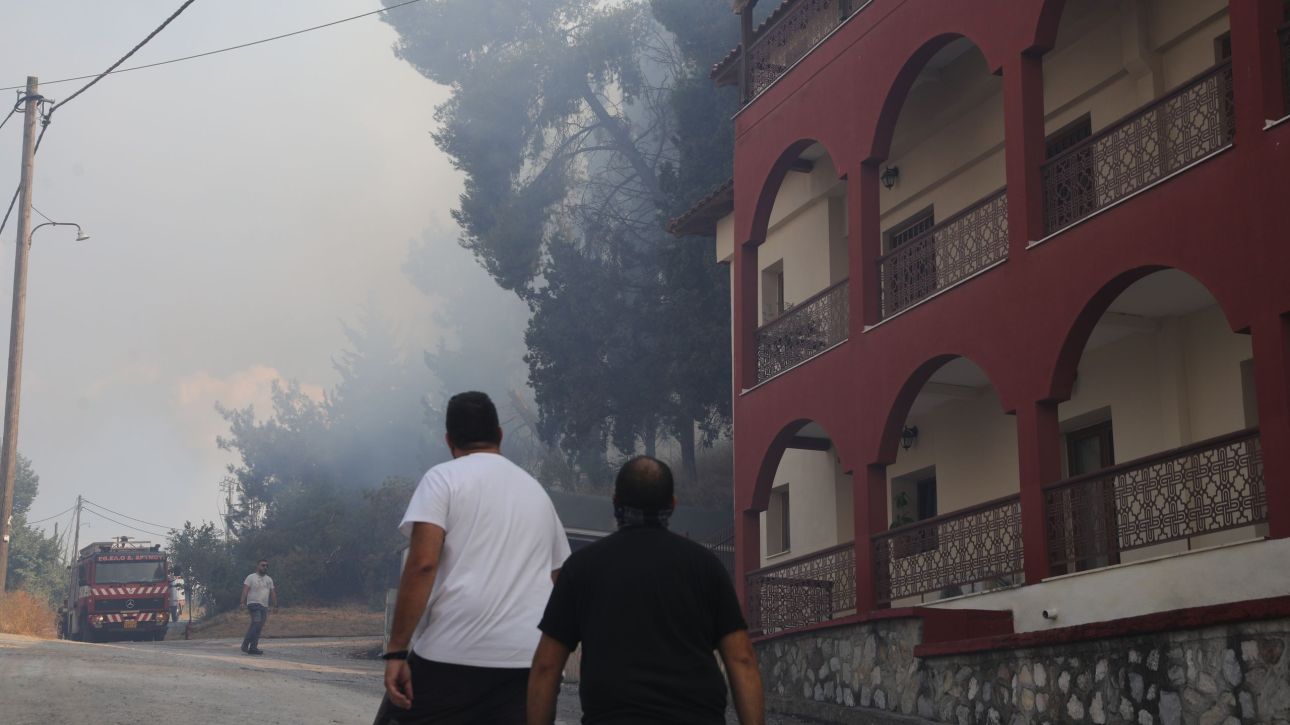 &Tau;&rho;&alpha;&gamma;&omega;&delta;ί&alpha; &sigma;&tau;&omicron; &Delta;&epsilon;&rho;&beta;έ&nu;&iota;: &Epsilon;&nu;&tau;&omicron;&pi;ί&sigma;&tau;&eta;&kappa;&epsilon; &kappa;&alpha;&iota; &delta;&epsilon;ύ&tau;&epsilon;&rho;&eta; &sigma;&omicron;&rho;ό&sigmaf; &mu;&epsilon;&tau;ά &tau;&eta; &mu;&epsilon;&gamma;ά&lambda;&eta; &phi;&omega;&tau;&iota;ά