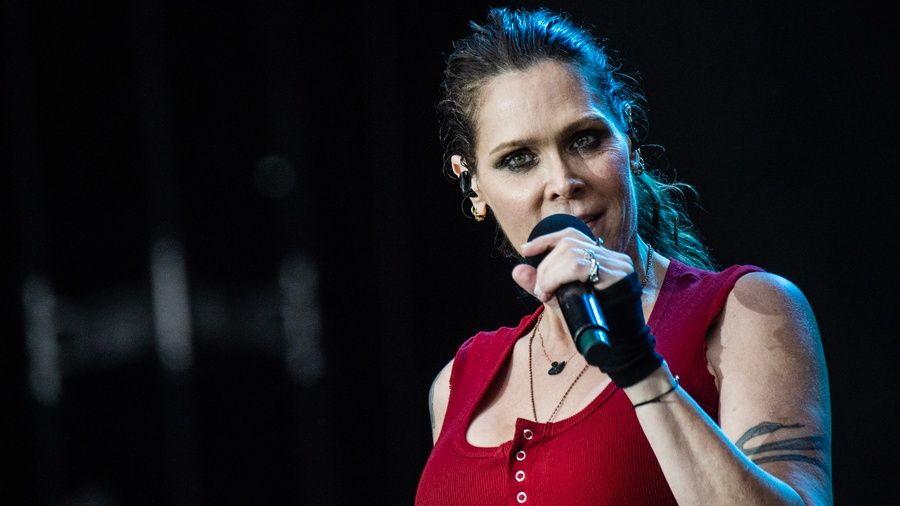 Η Beth Hart έγινε «διάφανη» και ξανασυστήθηκε στο ελληνικό κοινό