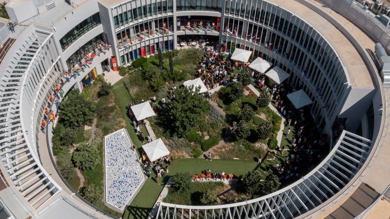 &Mu;&iota;&alpha; &epsilon;&mu;&pi;&epsilon;&iota;&rho;ί&alpha; &pi;&omicron;&upsilon; &mu;ά&sigmaf; έ&delta;&epsilon;&iota;&xi;&epsilon; &pi;ώ&sigmaf; &tau;&omicron; &pi;&omicron;&delta;ό&sigma;&phi;&alpha;&iota;&rho;&omicron; &mu;&pi;&omicron;&rho;&epsilon;ί &nu;&alpha; &epsilon;ί&nu;&alpha;&iota; &pi;&rho;&alpha;&gamma;&mu;&alpha;&tau;&iota;&kappa;ά &gamma;&iota;&alpha; ό&lambda;&omicron;&upsilon;&sigmaf;
