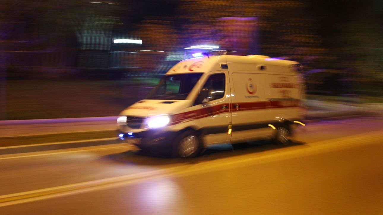 &Tau;&omicron;&upsilon;&rho;&kappa;ί&alpha;: &Alpha;&upsilon;&tau;&omicron;&kappa;ί&nu;&eta;&tau;&omicron; έ&pi;&epsilon;&sigma;&epsilon; &sigma;&epsilon; &chi;&alpha;&rho;ά&delta;&rho;&alpha; 400 &mu;έ&tau;&rho;&omega;&nu; &sigma;&tau;&eta;&nu; &Alpha;&tau;&tau;ά&lambda;&epsilon;&iota;&alpha; - &Pi;έ&nu;&tau;&epsilon; &nu;&epsilon;&kappa;&rho;&omicron;ί &kappa;&alpha;&iota; &delta;ύ&omicron; &tau;&rho;&alpha;&upsilon;&mu;&alpha;&tau;ί&epsilon;&sigmaf;