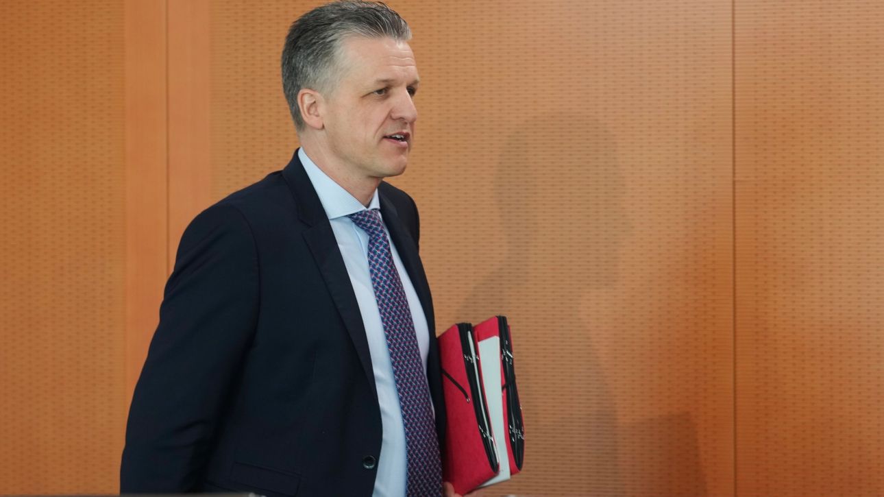 &Gamma;&epsilon;&rho;&mu;&alpha;&nu;ί&alpha;: &Omicron; &Tau;ό&rho;&sigma;&tau;&epsilon;&nu; &Phi;&rho;ά&iota; &epsilon;&xi;&epsilon;&lambda;έ&gamma;&eta; &epsilon;&pi;&iota;&kappa;&epsilon;&phi;&alpha;&lambda;ή&sigmaf; &tau;&eta;&sigmaf; &Kappa;&omicron;&iota;&nu;&omicron;&beta;&omicron;&upsilon;&lambda;&epsilon;&upsilon;&tau;&iota;&kappa;ή&sigmaf; &Omicron;&mu;ά&delta;&alpha;&sigmaf; &tau;&omicron;&upsilon; CDU/CSU &mu;&epsilon; 91,9%