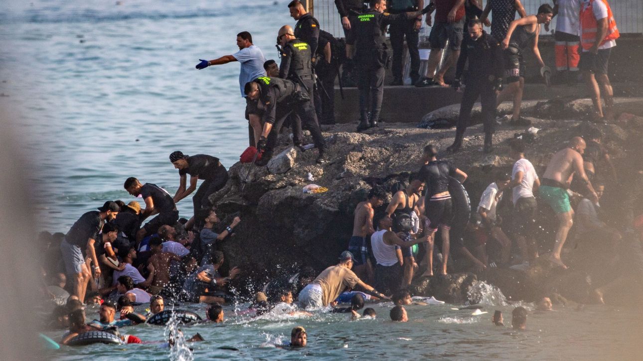 &Nu;&epsilon;&kappa;&rho;&omicron;ί &tau;&omicron;&upsilon;&lambda;ά&chi;&iota;&sigma;&tau;&omicron;&nu; 18 &mu;&epsilon;&tau;&alpha;&nu;ά&sigma;&tau;&epsilon;&sigmaf; &pi;&omicron;&upsilon; &pi;έ&rho;&alpha;&sigma;&alpha;&nu; &alpha;&pi;ό &tau;&omicron; &Mu;&alpha;&rho;ό&kappa;&omicron; &sigma;&tau;&eta; &Theta;έ&omicron;&upsilon;&tau;&alpha;- Έ&phi;&tau;&alpha;&sigma;&epsilon; &omicron; &sigma;&tau;&rho;&alpha;&tau;ό&sigmaf; &tau;&eta;&sigmaf; &Iota;&sigma;&pi;&alpha;&nu;ί&alpha;&sigmaf;