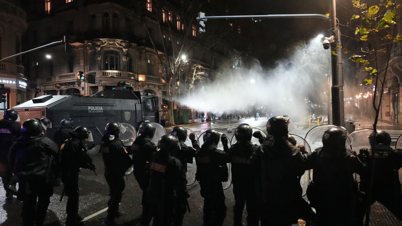 &Alpha;&rho;&gamma;&epsilon;&nu;&tau;&iota;&nu;ή: &Epsilon;&pi;&epsilon;&iota;&sigma;ό&delta;&iota;&alpha; &mu;&epsilon;&tau;ά &tau;&omicron; &tau;έ&lambda;&omicron;&sigmaf; &kappa;&iota;&nu;&eta;&tau;&omicron;&pi;&omicron;ί&eta;&sigma;&eta;&sigmaf; &kappa;&alpha;&tau;ά &nu;&omicron;&mu;&omicron;&sigma;&chi;&epsilon;&delta;ί&omicron;&upsilon; &iota;&delta;&iota;&omicron;&kappa;&tau;&eta;&sigma;ί&alpha;&sigmaf;