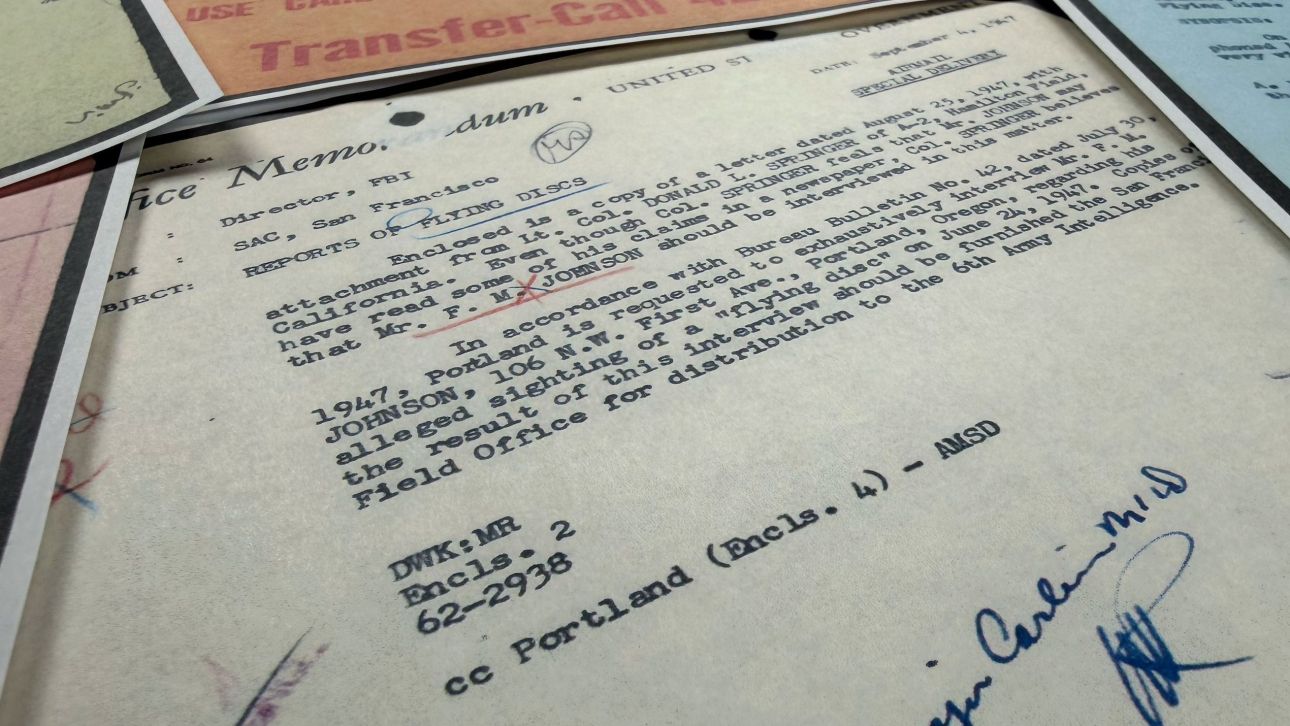 &Nu;έ&alpha; &alpha;&rho;&chi;&epsilon;ί&alpha; &mu;&epsilon; UFO &alpha;&pi;&omicron;&chi;&alpha;&rho;&alpha;&kappa;&tau;ή&rho;&iota;&sigma;&epsilon; &eta; &kappa;&upsilon;&beta;έ&rho;&nu;&eta;&sigma;&eta; &Tau;&rho;&alpha;&mu;&pi; - &Omicron;&iota; &alpha;&nu;&epsilon;&xi;ή&gamma;&eta;&tau;&epsilon;&sigmaf; &theta;&epsilon;ά&sigma;&epsilon;&iota;&sigmaf; &kappa;&alpha;&iota; &tau;&alpha; &alpha;&nu;&tau;&iota;&kappa;&epsilon;ί&mu;&epsilon;&nu;&alpha;