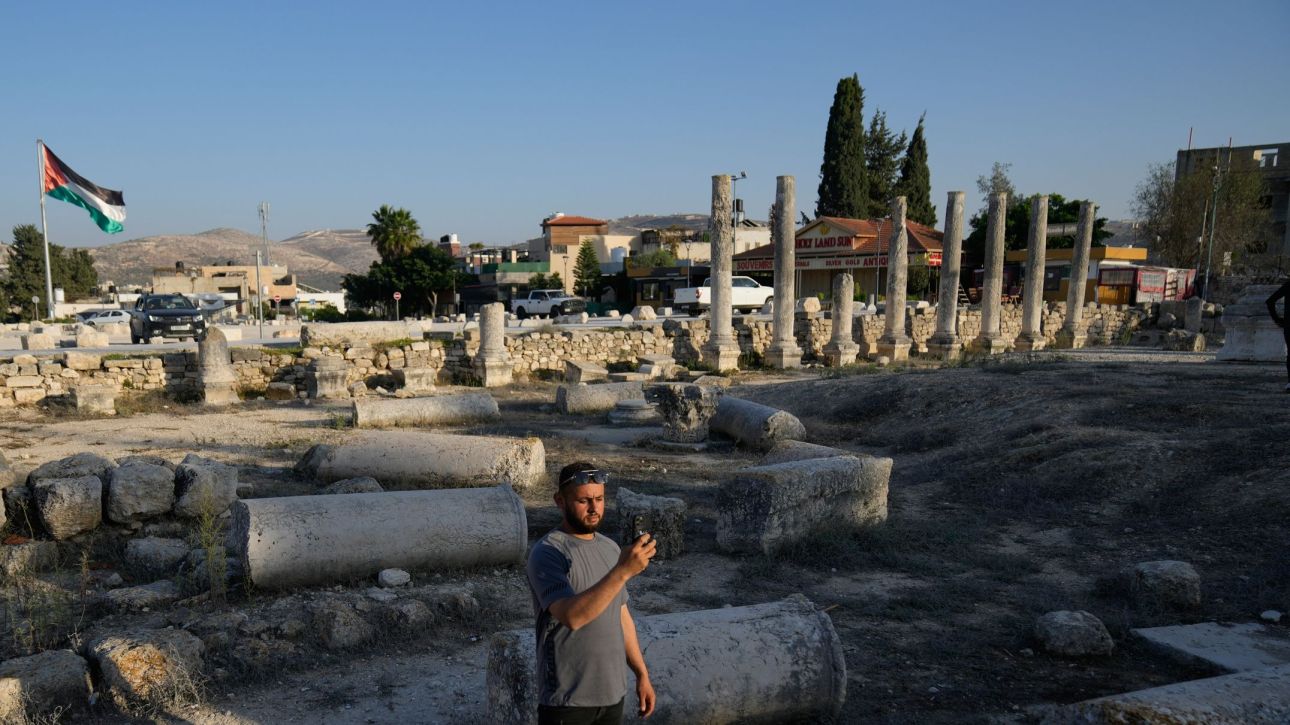 BBC: &Eta; &alpha;&rho;&chi;&alpha;&iota;&omicron;&lambda;&omicron;&gamma;ί&alpha; &sigma;&tau;&eta; &Delta;&upsilon;&tau;&iota;&kappa;ή Ό&chi;&theta;&eta; &laquo;ό&pi;&lambda;&omicron;&raquo; &tau;&omicron;&upsilon; &Iota;&sigma;&rho;&alpha;ή&lambda; &gamma;&iota;&alpha; &nu;&alpha; &laquo;&xi;&epsilon;&rho;&iota;&zeta;&omega;&theta;&omicron;ύ&nu;&raquo; &omicron;&iota; &Pi;&alpha;&lambda;&alpha;&iota;&sigma;&tau;ί&nu;&iota;&omicron;&iota;