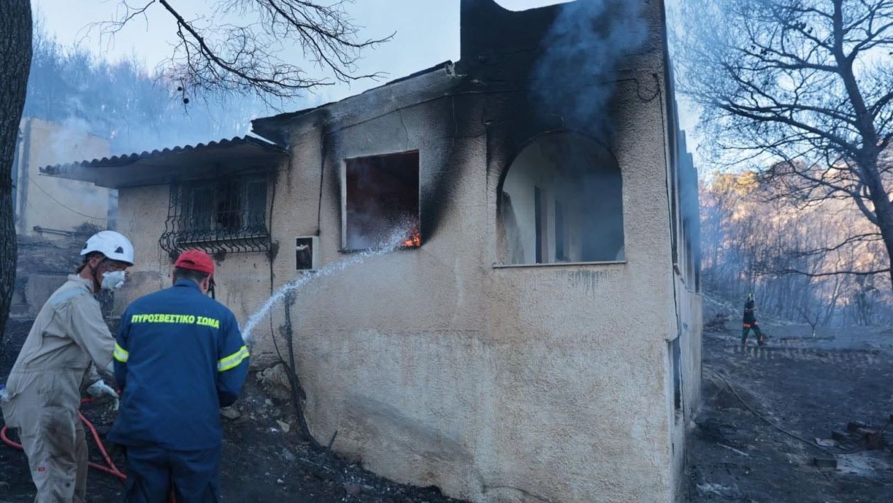 Πυρκαγιές: Οξύνεται το πολιτικό κλίμα μετά τη νέα τραγωδία στη Σαλαμίνα