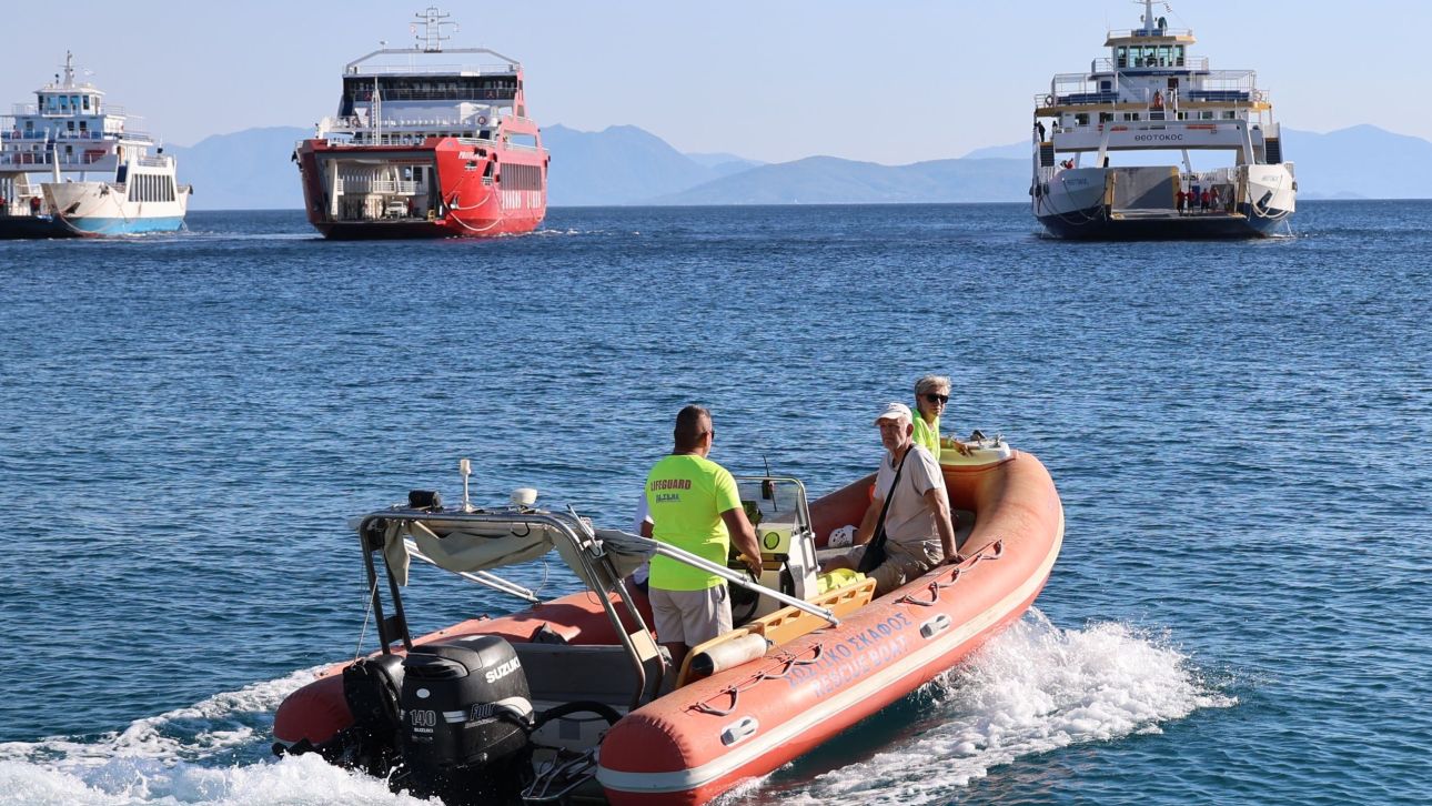 Σαλαμίνα: Σε εξέλιξη επιχειρήσεις απεγκλωβισμού - Από οικόπεδο με σκουπίδια η έναρξη της πυρκαγιάς