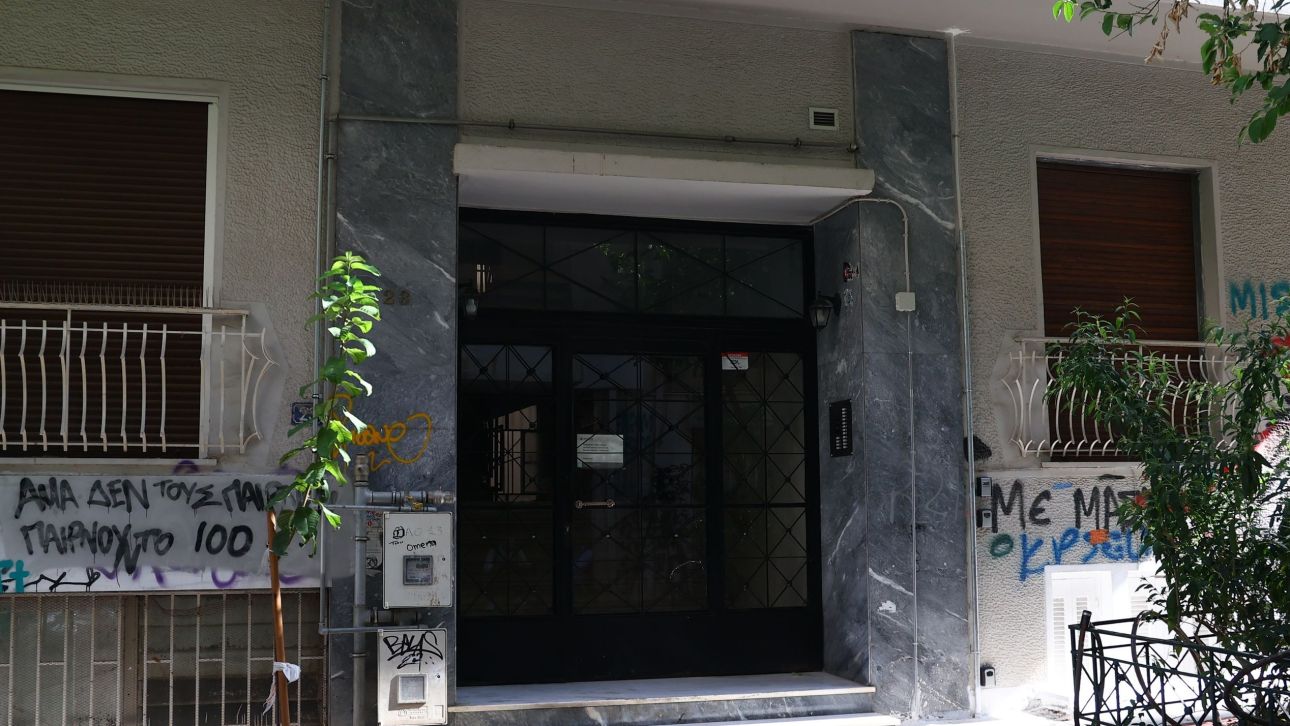 &Kappa;&upsilon;&psi;έ&lambda;&eta;: &laquo;&Omicron; &Alpha;&phi;&gamma;&alpha;&nu;ό&sigmaf; &chi;&tau;ύ&pi;&eta;&sigma;&epsilon; &tau;&eta;&nu; 15&chi;&rho;&omicron;&nu;&eta;&raquo; - &Tau;&iota; &lambda;έ&epsilon;&iota; &omicron; &delta;&iota;&alpha;&chi;&epsilon;&iota;&rho;&iota;&sigma;&tau;ή&sigmaf; &tau;&omicron;&upsilon; &delta;&iota;&alpha;&mu;&epsilon;&rho;ί&sigma;&mu;&alpha;&tau;&omicron;&sigmaf;