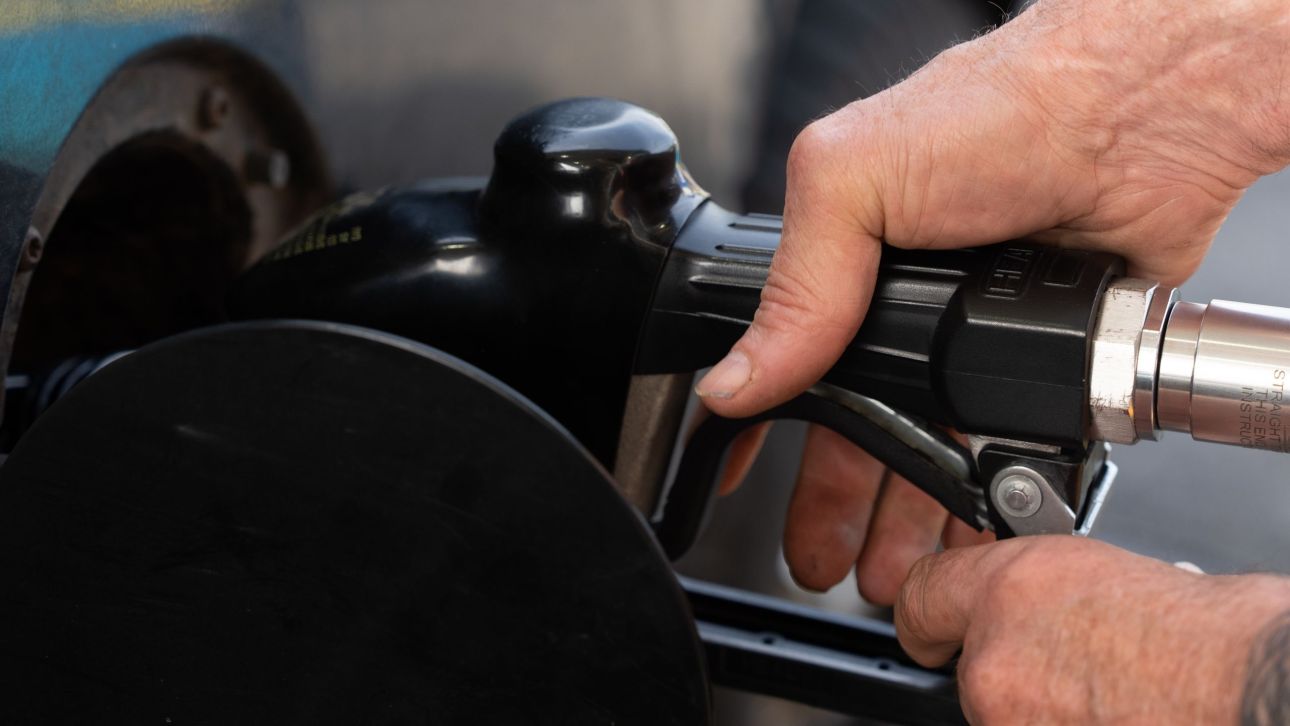 &Epsilon;&kappa;&tau;&omicron;&xi;&epsilon;ύ&omicron;&upsilon;&nu; &kappa;&alpha;&tau;ά 5% &tau;&eta;&nu; &tau;&iota;&mu;ή &tau;&omicron;&upsilon; &pi;&epsilon;&tau;&rho;&epsilon;&lambda;&alpha;ί&omicron;&upsilon; &omicron;&iota; &epsilon;&pi;&iota;&theta;έ&sigma;&epsilon;&iota;&sigmaf; &sigma;&tau;&omicron; &Iota;&rho;ά&nu; - &Sigma;&tau;&alpha; 94 &delta;&omicron;&lambda;ά&rho;&iota;&alpha; &tau;&omicron; Brent