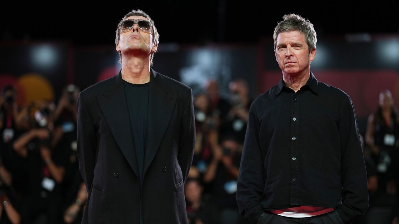 Oasis: Τι μάθαμε από το ντοκιμαντέρ για τη μεγάλη επιστροφή των αδελφών Γκάλαχερ
