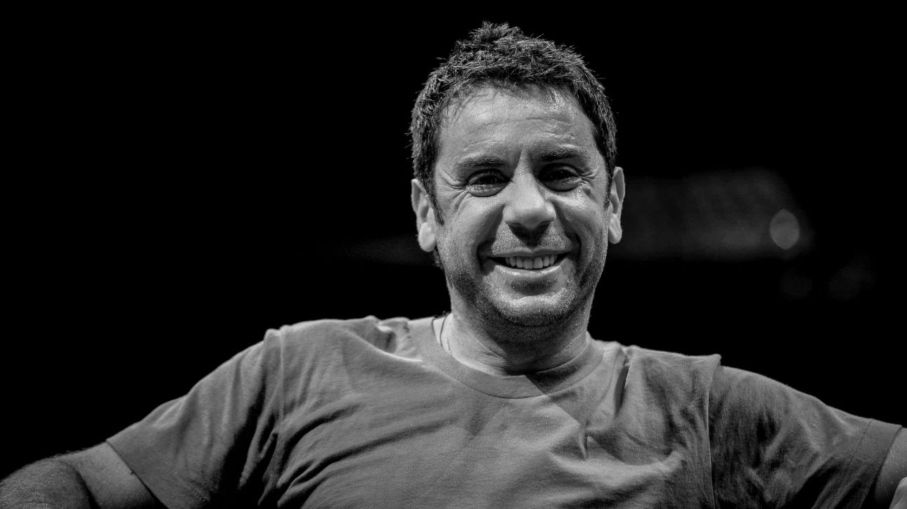 Γιώργος Μαζωνάκης: Το «Παιδί της Νύχτας» που δεν έμαθε ποτέ να χωράει σε καλούπια