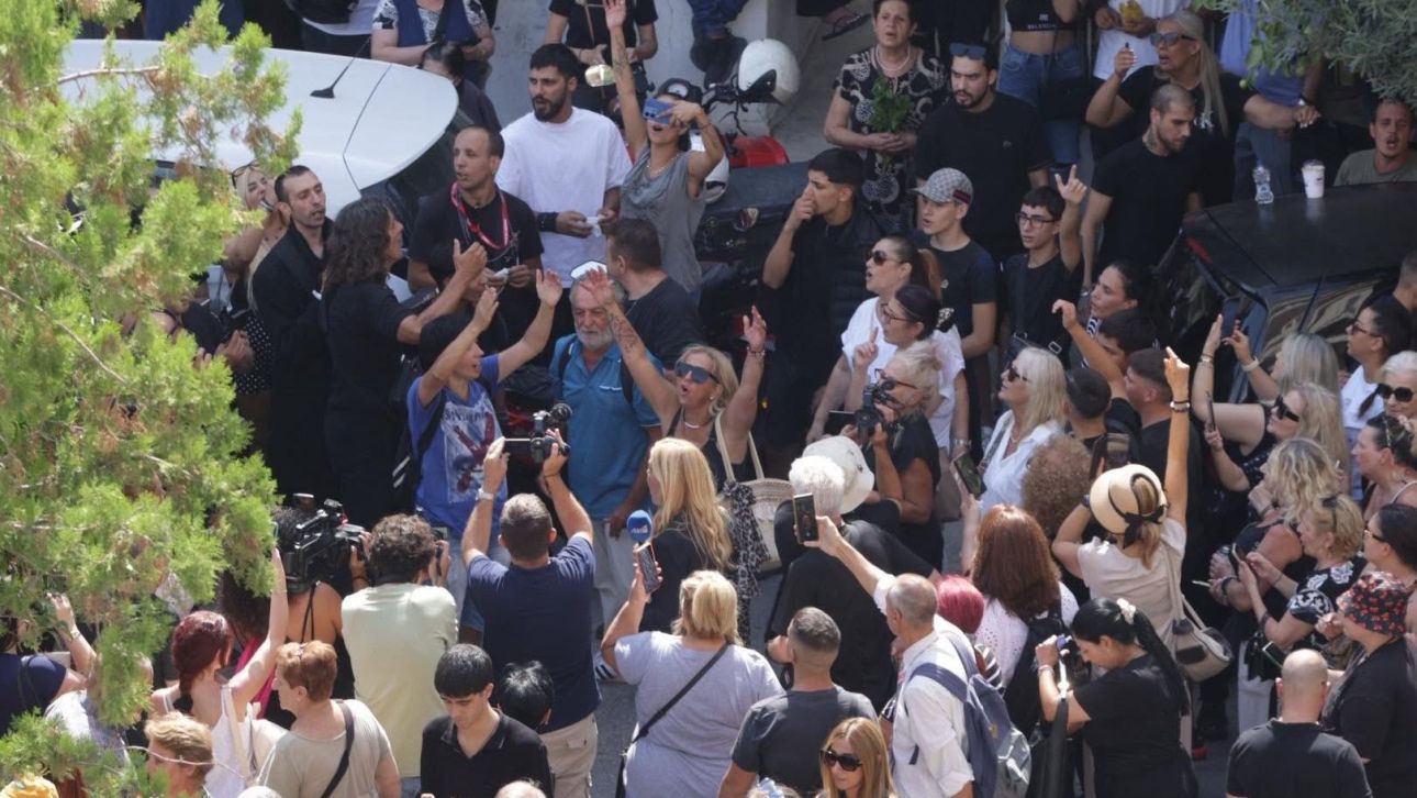 Μαζωνάκης: Live εικόνα από τη Νίκαια - Χιλιάδες «αντίο» στο αγαπημένο «παιδί της νύχτας»