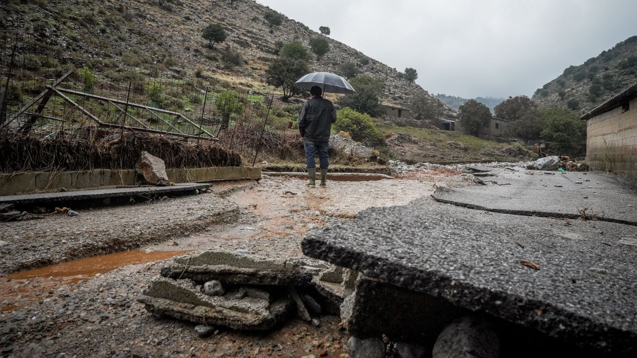 «Θαμμένη» στη λάσπη η Κρήτη: Αποκαρδιωτικές εικόνες καταστροφής - Κομμένοι δρόμοι, ζημιές, απόγνωση