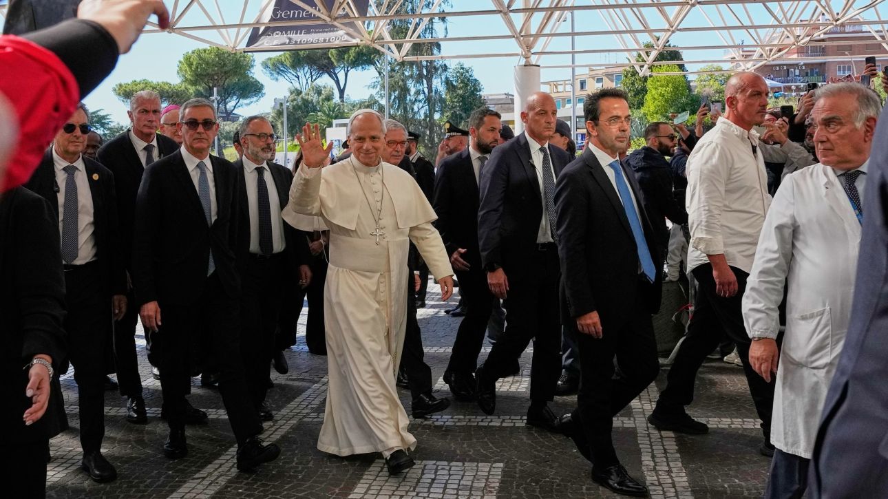 Τι είναι και πώς αντιμετωπίζεται το αδενοκαρκίνωμα με το οποίο διαγνώστηκε ο Πάπας Λέοντας