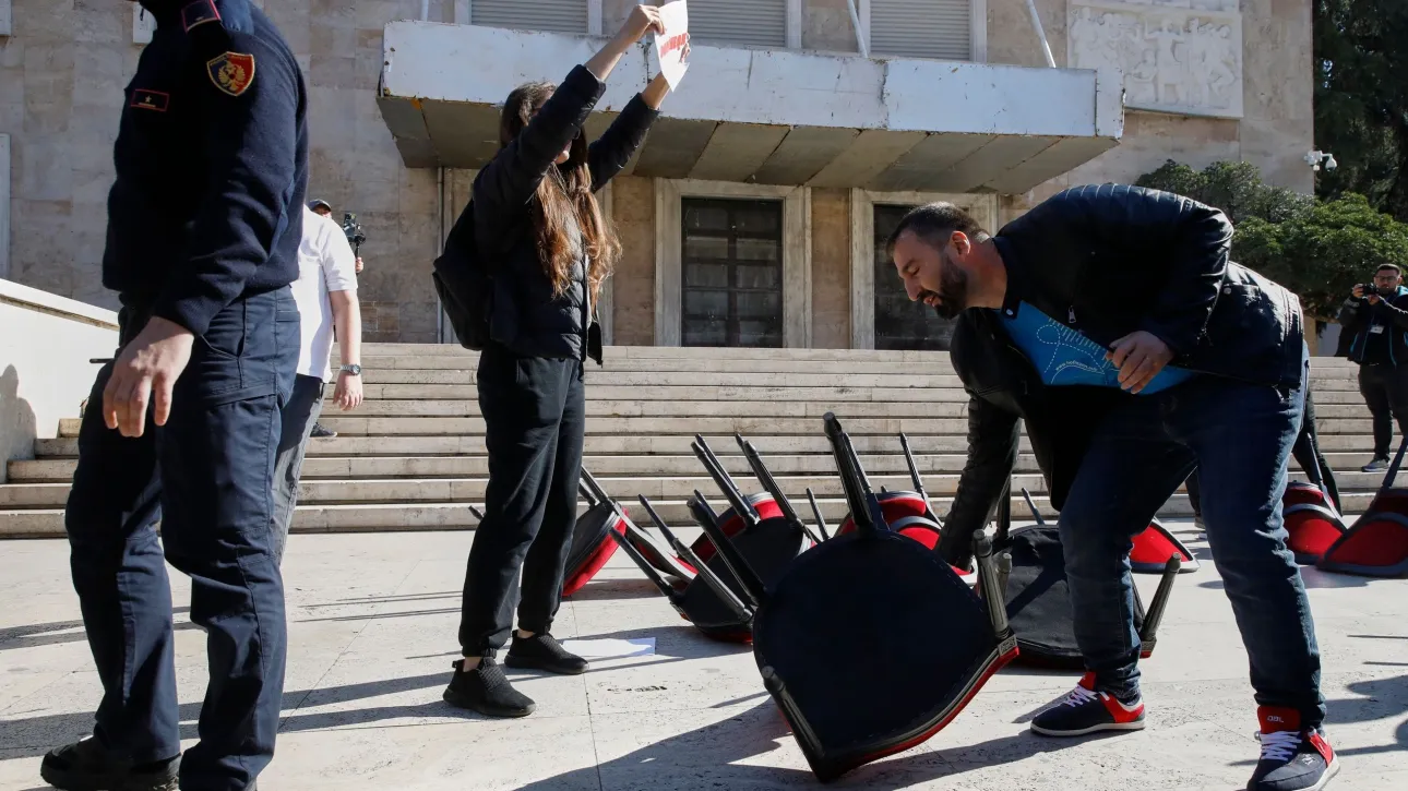Νέο «παράθυρο» διαλόγου από Ράμα – «Όποιος καταστρέφει δημόσια περιουσία, θα πληρώσει» προειδοποιεί