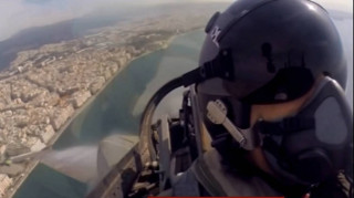 Οι εντυπωσιακοί ελιγμοί του F-16 στην παρέλαση