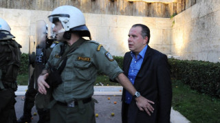 Ενημερώνονται και καταθέτουν οι δράστες της επίθεσης στον Γ. Κουμουτσάκο