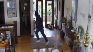 Ατρόμητη γιαγιά αιφνιδιάζει ληστές