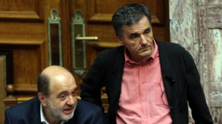 Ξεσκονίζουν τα ισοδύναμα που θα αντικαταστήσουν τον ΦΠΑ στην εκπαίδευση.