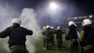 ﻿Δεκαέξι συλλήψεις στα επεισόδια του ντέρμπι που δεν έγινε ποτέ