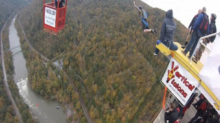 Βουτιά στο κενό από ύψος 270 μέτρων