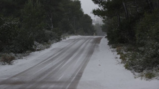 Καιρός: Στα λευκά ντύθηκε η Ελλάδα, ψύχος στην Αττική την Πρωτοχρονιά