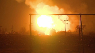 «Κινηματογραφική» σύγκρουση τρένου με φορτηγό