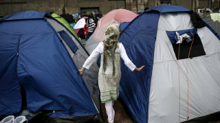 Περίπου 2.700 πρόσφυγες φιλοξενούνται σε ξενοδοχεία και διαμερίσματα