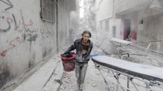 Αεροπορικό χτύπημα σε στρατόπεδο προσφύγων κοντά στην Τουρκία