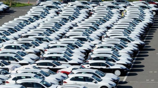 Άμεσα στη Βουλή η ρύθμιση για τα τέλη κυκλοφορίας με το μήνα