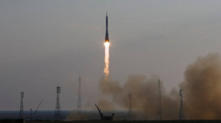 Επιτυχής η εκτόξευση του Σογιούζ - Μεταφέρει νέο «αίμα» στον Διεθνή Διαστημικό Σταθμό