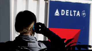 Καθηλωμένες στο έδαφος όλες οι πτήσεις της Delta Airlines