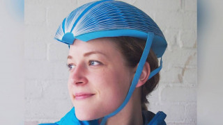 Πτυσσόμενο κράνος για ποδηλάτες που... ταξιδεύουν