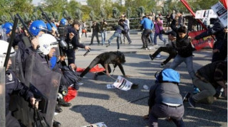 Σοβαρά επεισόδια μεταξύ αστυνομίας και διαδηλωτών στην Αγκυρα (pics)
