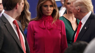 Pussy riot: πως η Μελάνια Τραμπ μονοπώλησε το χθεσινό ντιμπέιτ με ένα ρούχο