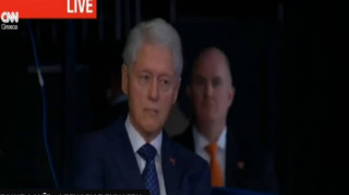 Σύγκρουση Χίλαρι - Τραμπ για το παρελθόν του Μπιλ Κλίντον