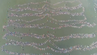 Ένα πλωτό, ανθρώπινο ρεκόρ