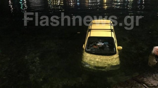 Χανιά: Αυτοκίνητο έκανε βουτιά στη θάλασσα (pics+vid)
