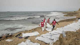 Τα πτώματα 74 προσφύγων-μεταναστών ξεβράστηκαν στις ακτές της Λιβύης