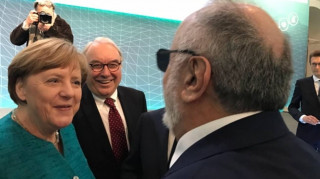 Το εγκώμιο του Παναγιώτη Κουρουμπλή έπλεξε η Άγκελα Μέρκελ