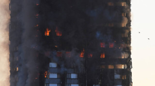 Λονδίνο: Σε βίντεο επιχείρηση απεγκλωβισμού ενοίκων