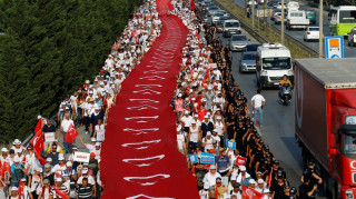 Η «πορεία δικαιοσύνης» που τρομάζει τον Ερντογάν