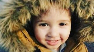 Χτύπησε μέχρι θανάτου το αγοράκι της φίλης του γιατί έχασε ένα παπούτσι (pic)