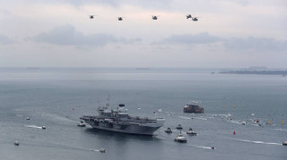 Πόρτσμουθ: Ενθουσιώδης υποδοχή στο «καμάρι» του βρετανικού στόλου