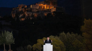 Ο Κώστας Κάπος ξεσπά για την κακοφωτισμένη Ακρόπολη στο φόντο του Μακρόν