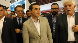 Το ρομπότ που... έκλεισε τον δρόμο στον Τσίπρα (vid)