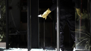 Υλικές ζημιές σε υποκατάστημα τραπεζών στην Πάτρα μετά από πορεία αντιεξουσιαστών