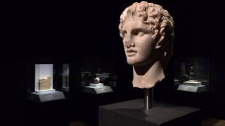 Πώς ταξιδεύουν οι ελληνικές αρχαιότητες; Μια φωτογραφική έκθεση δίνει απαντήσεις