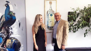 Νίκος Καλογιάννης: Το success story πίσω από το Ούζο Πλωμαρίου Ισιδώρου Αρβανίτου